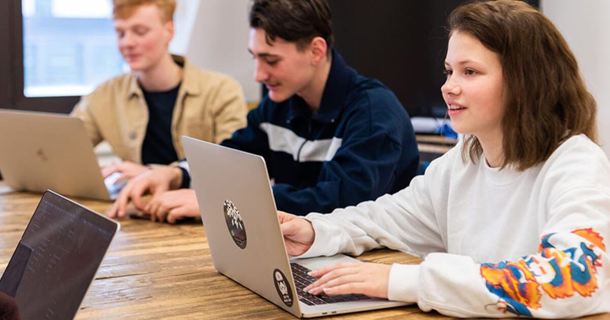 jugendliche-am-meeting-1200x630